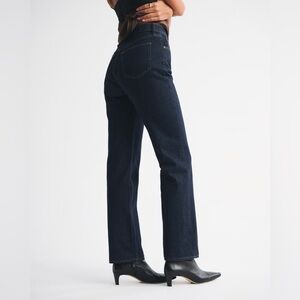 Abercrombie Curve Love Ultra High Rise 90s Straight Jean
